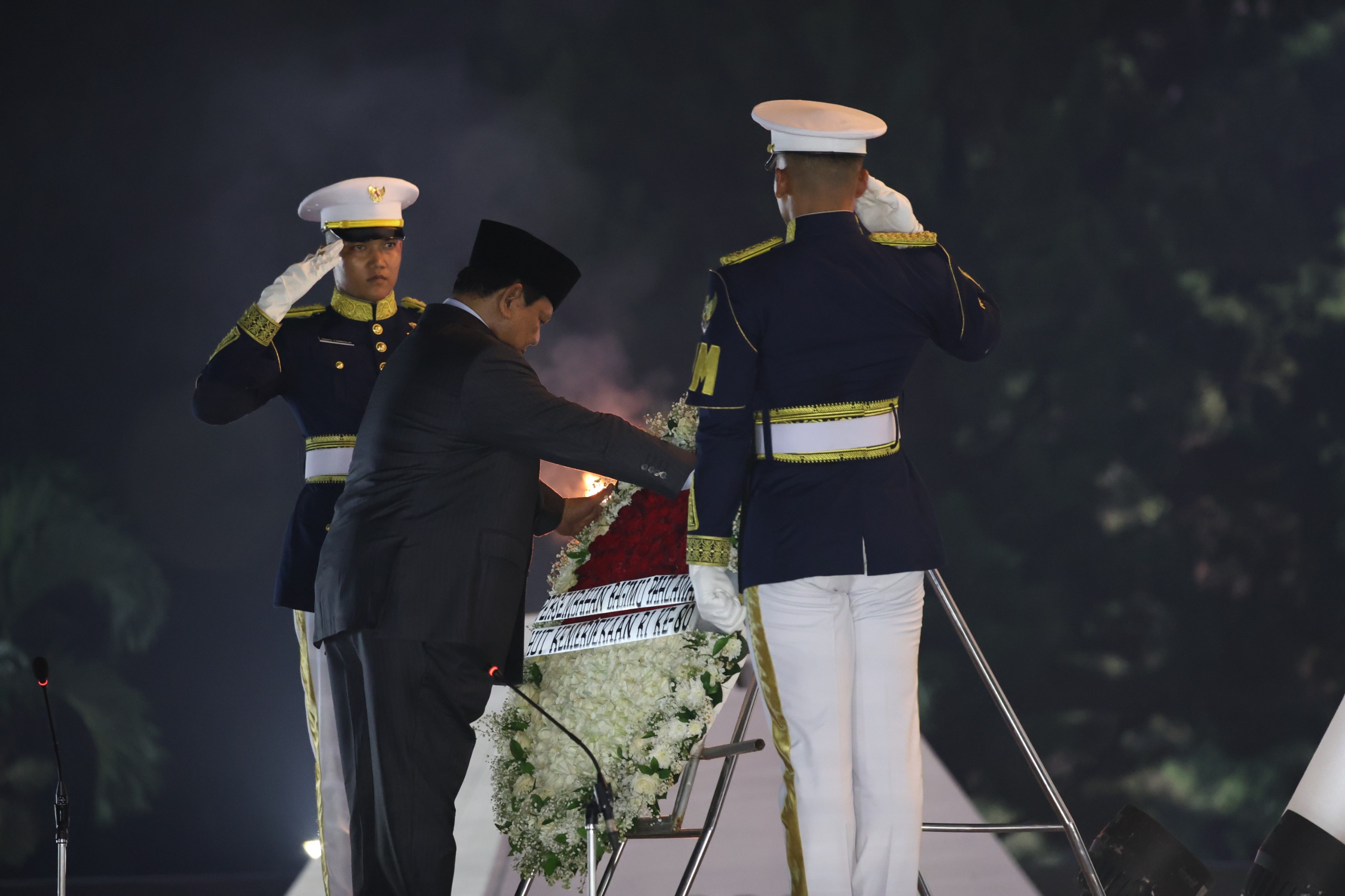 Presiden Republik Indonesia Prabowo Subianto melakukan Ziarah Nasional dan Renungan Suci untuk mengenang jasa para pahlawan bangsa