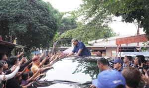Kedatangan Presiden Republik Indonesia Prabowo Subianto ke kawasan permukiman bantaran rel kereta api di Senen, Jakarta Pusat, Kamis (26/3) sore