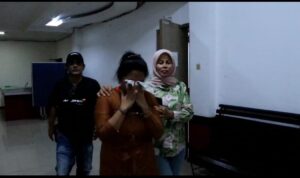 Pelaku pencurian yang berprofesi sebagai ART diamankan polisi.