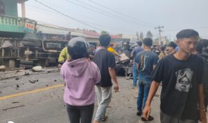 Kecelakaan lalu lintas beruntun yang melibatkan sekitar tujuh kendaraan menggegerkan warga di Kecamatan Sibolangit
