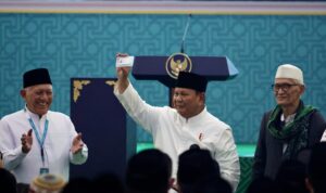 Presiden Prabowo Subianto resmi menerima Kartu Tanda Anggota Nahdlatul Ulama (Kartanu) dengan status anggota seumur hidup.